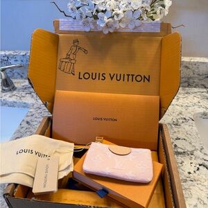 ❤️ SOLD Louis Vuitton Pink Monogram Key Pouch